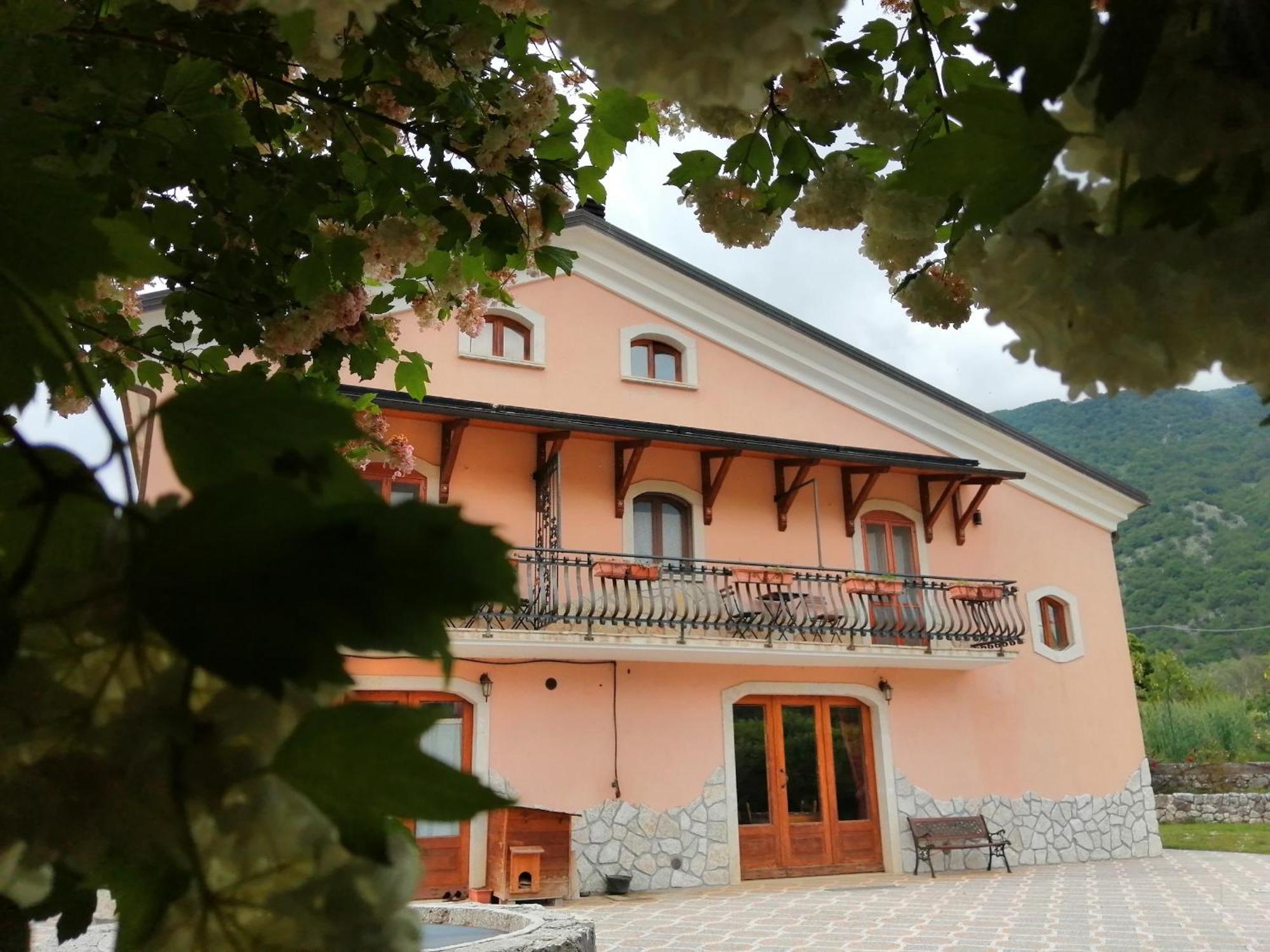Da Nonna Li Rooms And Breakfast Villetta Barrea Exterior photo