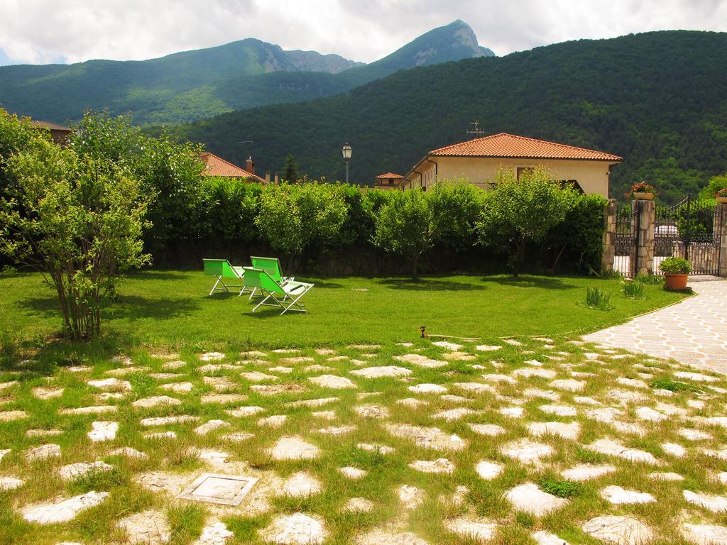 Da Nonna Li Rooms And Breakfast Villetta Barrea Exterior photo